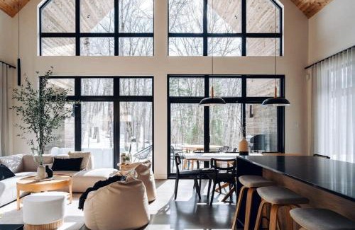 Val-des-Lacs Ski Chalet | VDL Rock Haus
