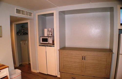 South Padre Island Apartment | VDM 408 Studio next to beach access Pool