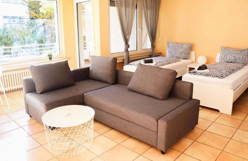 Velbert Apartment | VE01 modern holiday flat with WiFi