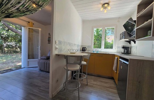 Tharon-Plage Apartment | Vegan Bed & Breakfast apartment with garden 5 minutes from the beach!