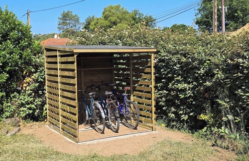 Tharon-Plage Apartment | Vegan Bed & Breakfast apartment with garden 5 minutes from the beach!
