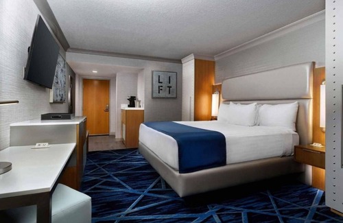 Gateway District Hotel | Vegas Tower, 1 King Bed at The STRAT Hotel, Casino & Tower