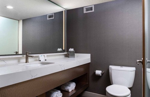 Gateway District Hotel | Vegas Tower, 1 King Bed at The STRAT Hotel, Casino & Tower