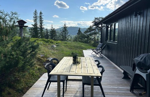 Rollag House | Vegglihytta - cabin with a tranquil location