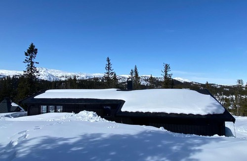 Rollag House | Vegglihytta - cabin with a tranquil location