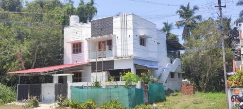 Peralam House | Vel Murugan Home Stay