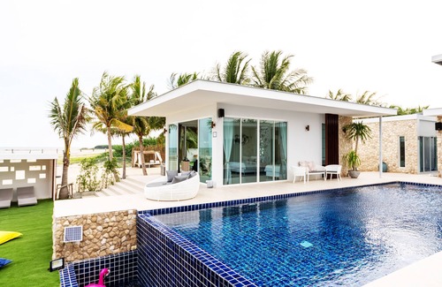 Puk Tian Villa | Vela villa Luxury beachfront Cha am, Thailand