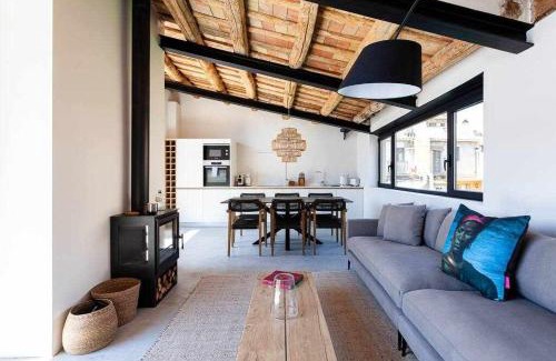 Old Town Apartment | Velo Vern 3- Luxury penthouse w views of city wall