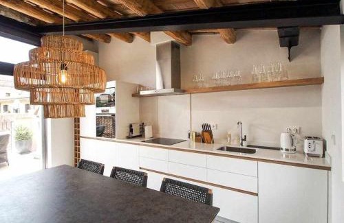 Old Town Apartment | Velo Vern 3- Luxury penthouse w views of city wall