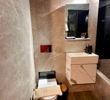 Vardaris Apartment | Velvet Suite in Thessaloniki
