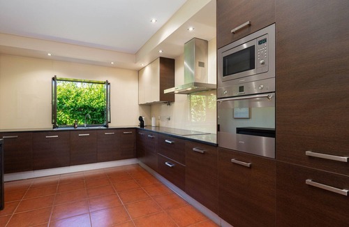 Caminha House | Venade Mountain House - Green Views, Pool & BBQ