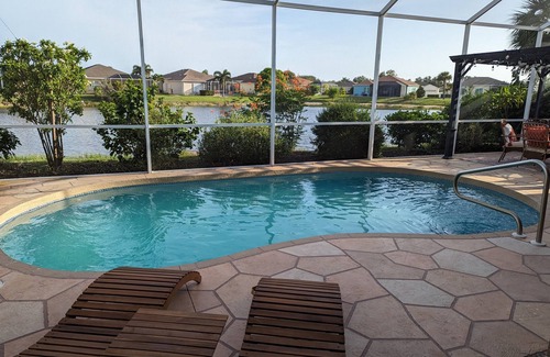 Woodmere Lakes House | Venetian Dreams Tranquility