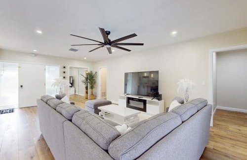 Clearwater House | Venetian Gardens Villa