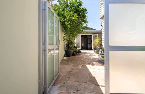 Mar Vista Apartment | Venice Beach Cottage Retreat - Private & Peaceful