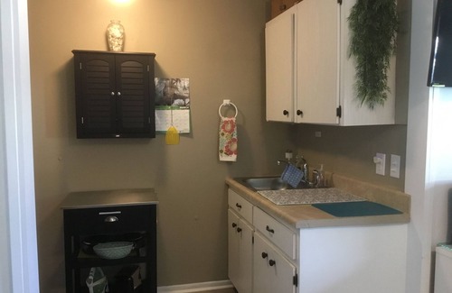 Venice Apartment | Venice Beach Studio-centrally located-Great Price-Clean-Private