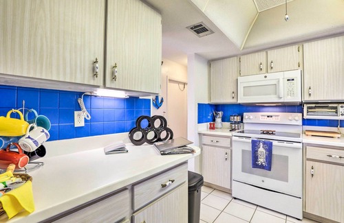 Venice Groves House | Venice Home w/Private Pool, 7 Mi to Beach!