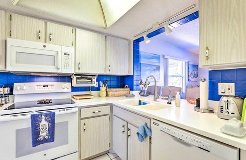 Venice Groves House | Venice Home w/Private Pool, 7 Mi to Beach!