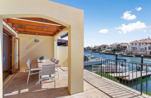 Wannanup House | Venice On The Beach Family Waterfront Escape