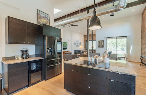 Ventana Canyon Estates House | Ventana Canyon Golf Course at your fingertips from this stunning private home
