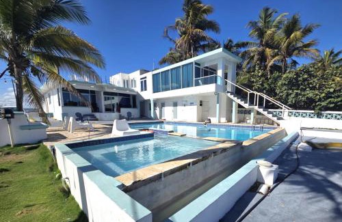 Jarealito Apartment | Ventana VA1b at Arecibo 681 Ocean Drive
