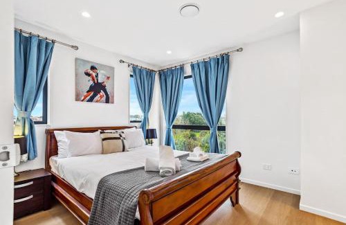 Mangere House | Ventura Haven Townhouse with Parking and Patio