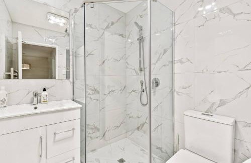 Mangere House | Ventura Serenity Townhouse with Parking and Patio