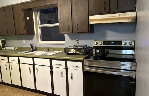 Pinellas Park Apartment | Vera Cottage 10 minutes from St Pete Downtown & Pier 2 bedrooms- 2 king 2 twin