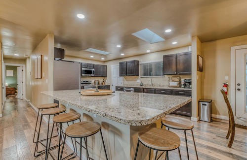 Ruidoso House | Veranda Views RaceTrak<2.5miles GMRoom DiscGolf UTV Parking