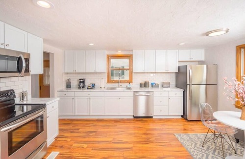 Appleton House | Verbrick Street Vacation