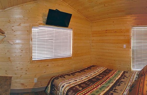 Cherry Resort | Verde Valley Lawn Cottage 10