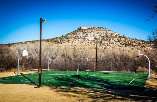 Cherry Resort | Verde Valley Studio Park Model Cabin 15
