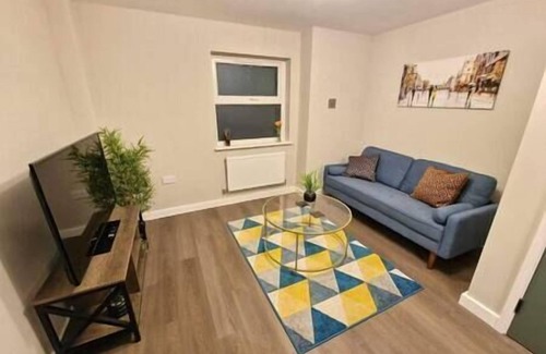 Plasnewydd Apartment | Vere Room 2 - Double Room - En Suite - Close to City Centre