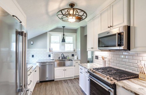 Vermilion House | Vermilion Home - Walk to Main Street Beach!