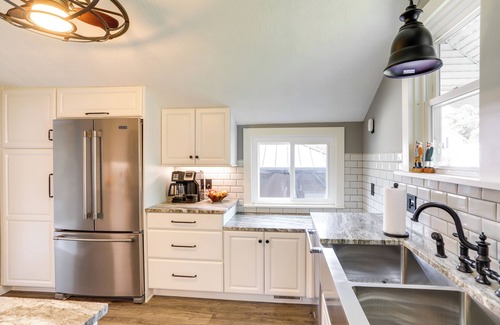 Vermilion House | Vermilion Home - Walk to Main Street Beach!