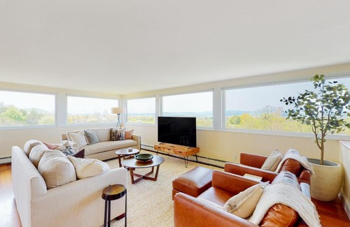 Charlotte House | Vermont Panoramic Lake View