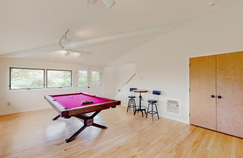 Charlotte House | Vermont Panoramic Lake View