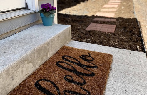 Downtown Colorado Springs Cottage | /VERN Cottage/Downtown, Walkable, Clean, Welcoming!