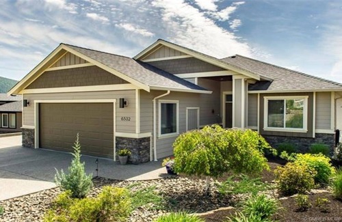 Vernon House | Vernon Home With True Okanagan Lifestyle & View