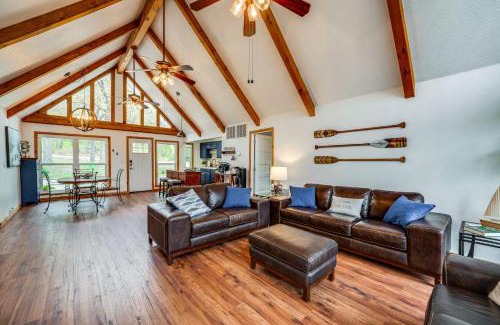Pottsboro House | Versatile Home with Deck and Grill, 1 Mi to Lake!
