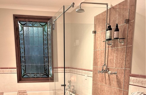 Sutton Forest House | Verwood Estates: heated pool/spa, sauna, tennis, billiards, cellardoor