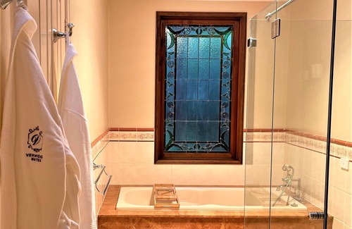 Sutton Forest House | Verwood Estates: heated pool/spa, sauna, tennis, billiards, cellardoor