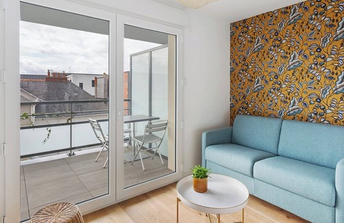 Madeleine-Champ de Mars Apartment | Very bright apartment with balcony in Nantes