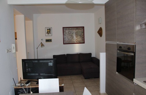 Marina di Massa Apartment | Very central apartment 300 m from the sea with parking space