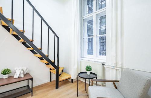 Palace District Apartment | Very Central - Young - Modern