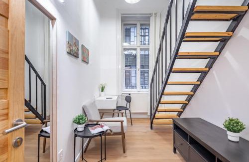Palace District Apartment | Very Central - Young - Modern