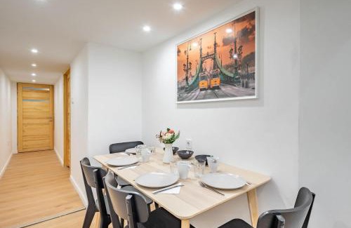 Palace District Apartment | Very Central - Young - Modern