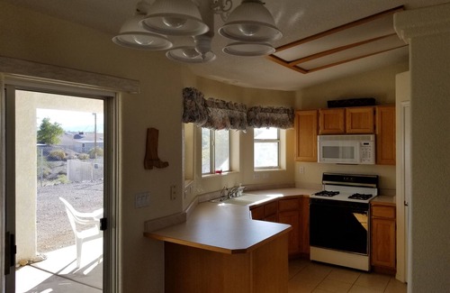 Lake Havasu City House | Very Clean 3 Bedroom sleeps 2 in each bed and has 2 bathrooms.