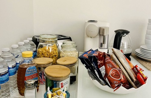Midtown Toronto Apartment | Very Clean apartment in prime location & breakfast