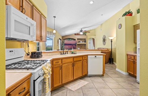 Greater Groves House | VERY CLEAN & SPACIOUS! Pool, Game Room, BBQ, 2 King Masters-Close to Disney!