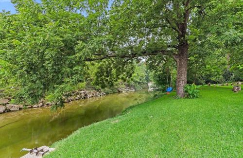University Hills House | Very Cozy Home On a Creek - Sleeps 8